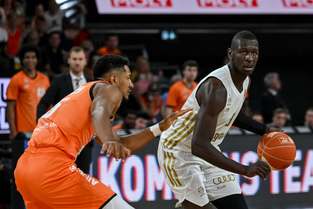 吉斯的内线 吉斯的内线